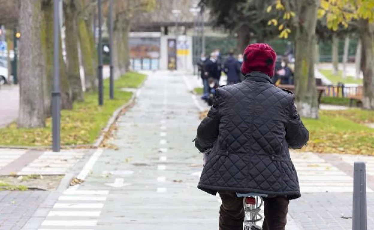 DGT La multa de 400 euros a ciclistas por no frenar en un